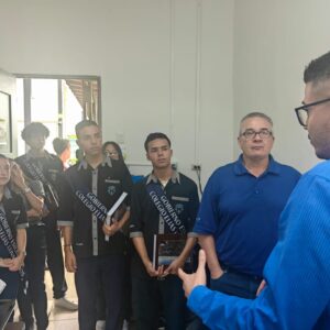 Visita del gobierno estudiantil del Liceo Elías Leiva Quirós a la municipalidad.